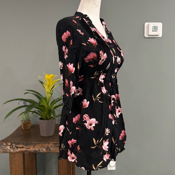 Majora Mid-Sleeve Button Up - Picture 3 of 13